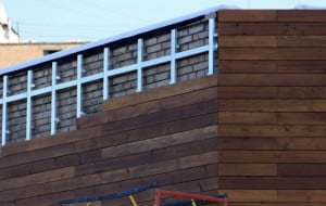 Пример облицовки фасада деревянными панелями